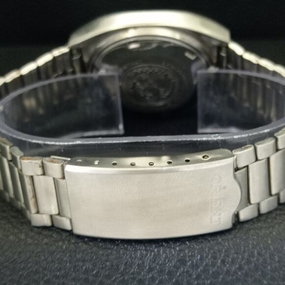 Vintage 1984 Square Orient Automatic Mens Silver Watch W/daydate & Gold accents - Picture 2 of 10